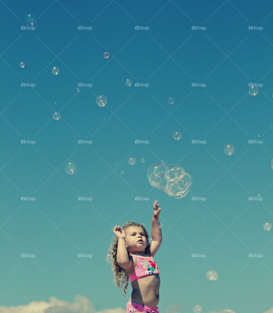 I'm gonna catch every single bubble!