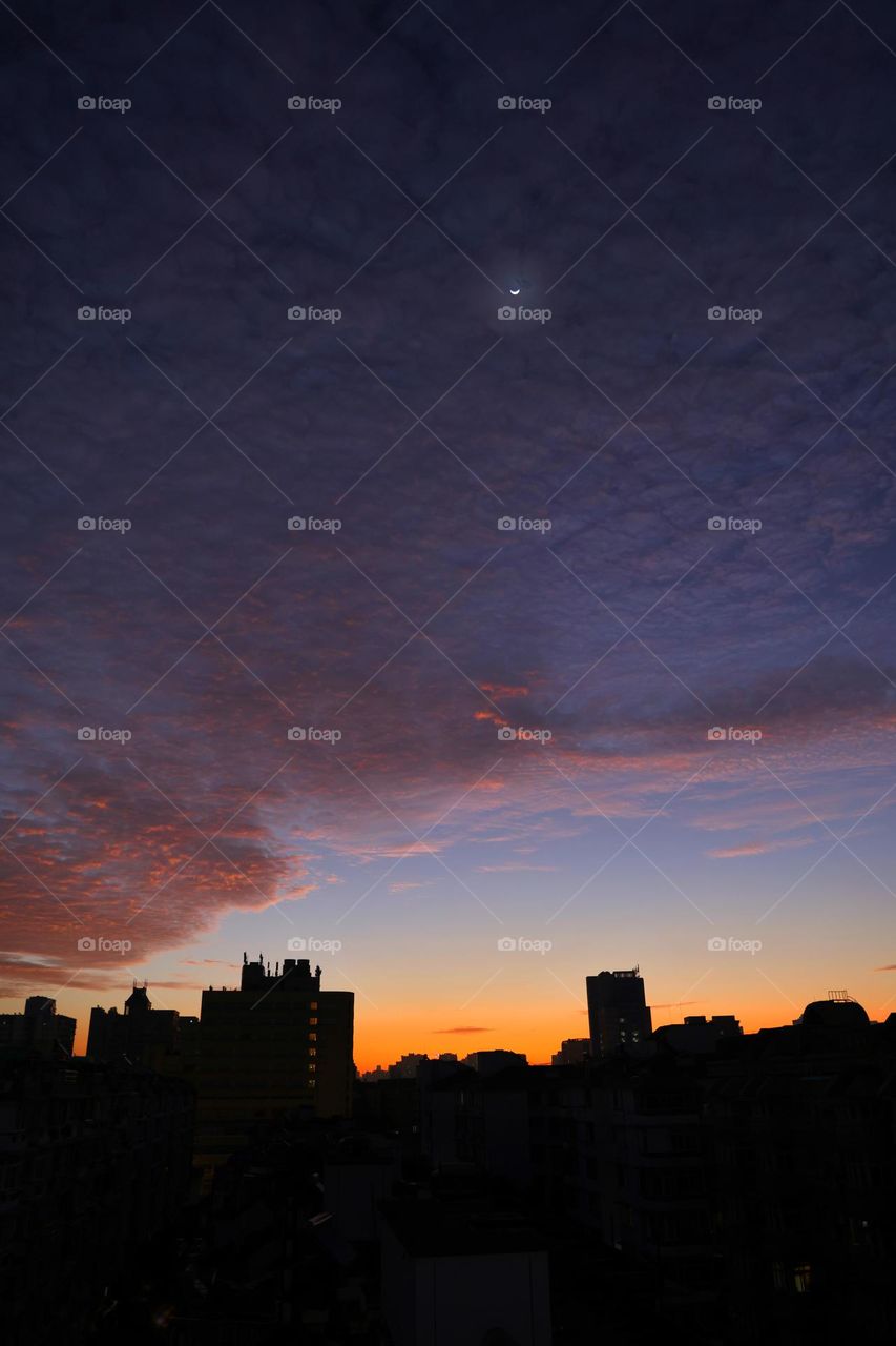 月亮和太阳交接班的时候