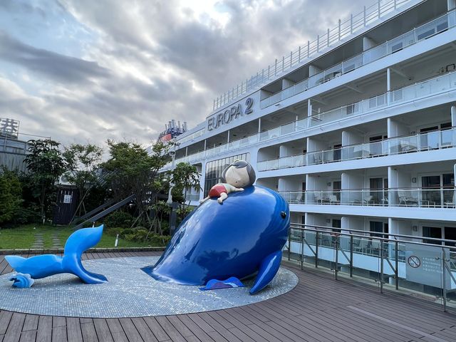 Cruise ship