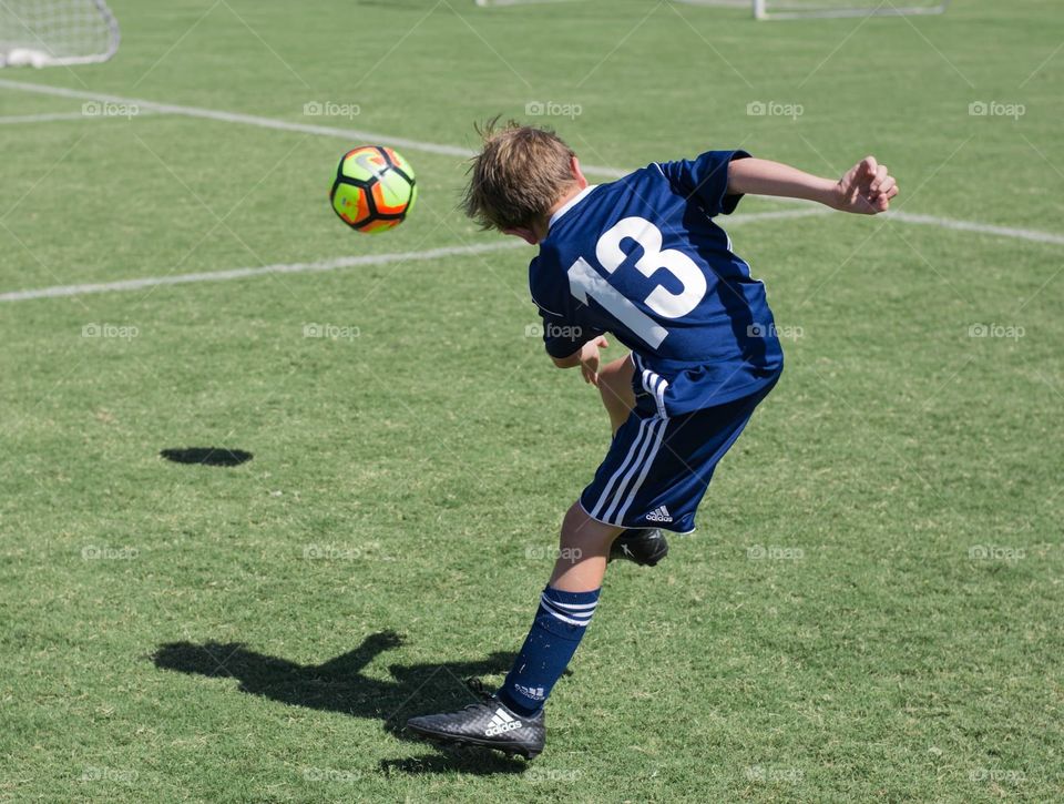 soccer player bouncing off head