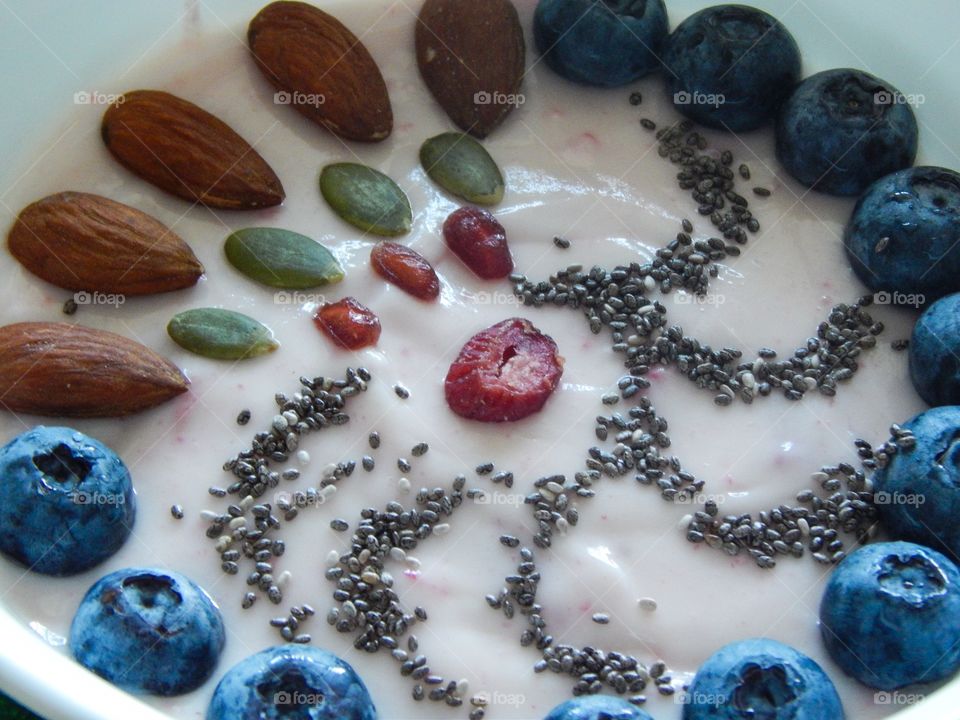 A tropical fruit smoothie bowl