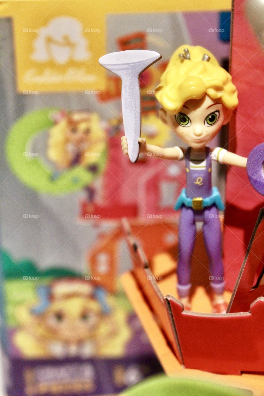 Goldie Blox Builds A Clubhouse 