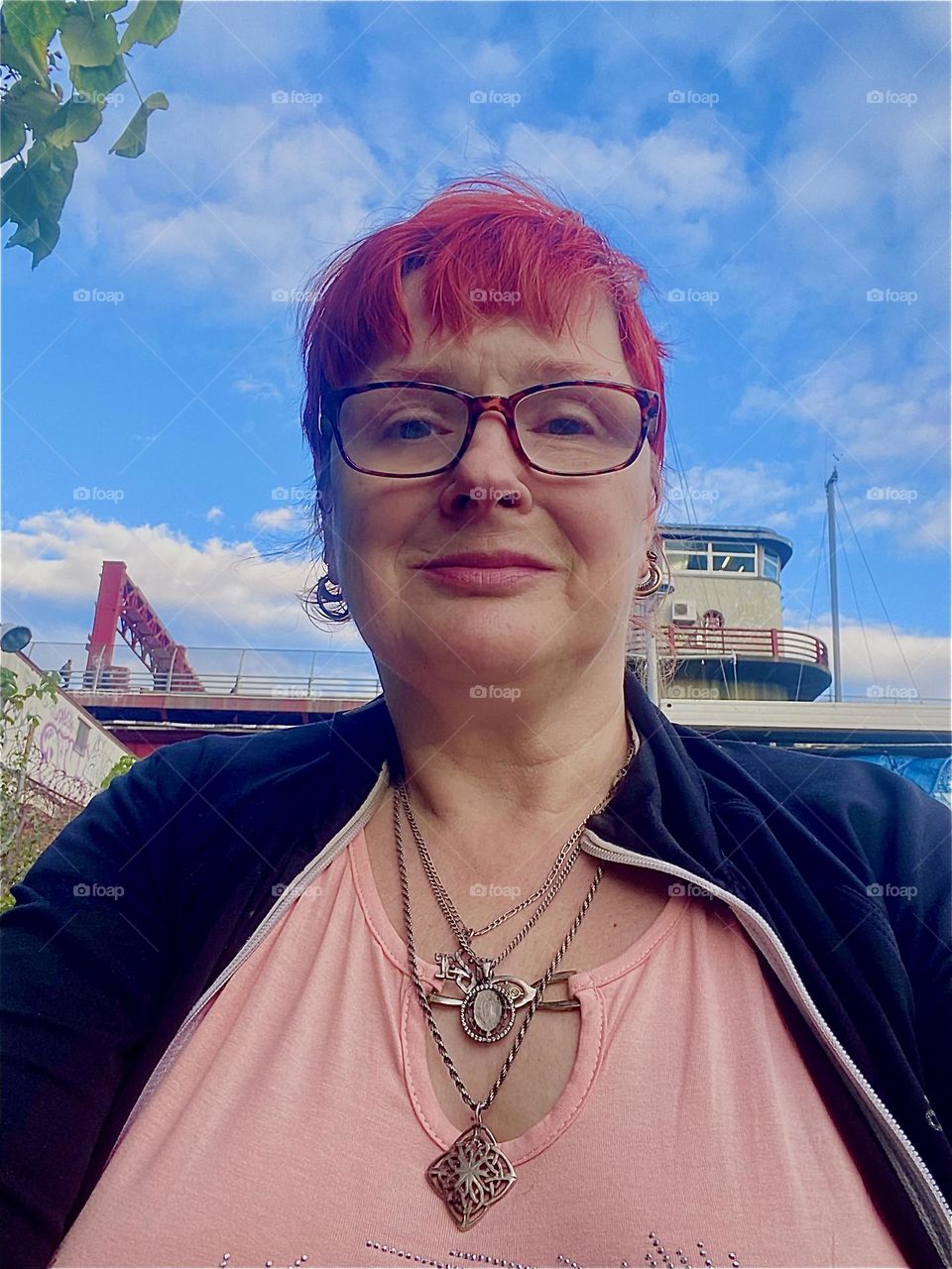 This is me, “Petra Schiller” a.k.a. “Maxine Firefox” a.k.a. “Maximiliane Feuerfuchs” aboard “Salvation”, our “28 ft 1969 Luhrs” cabin cruiser at “Newtown Creek” in LIC, Queens in early October 2023 Hypnotic Productions