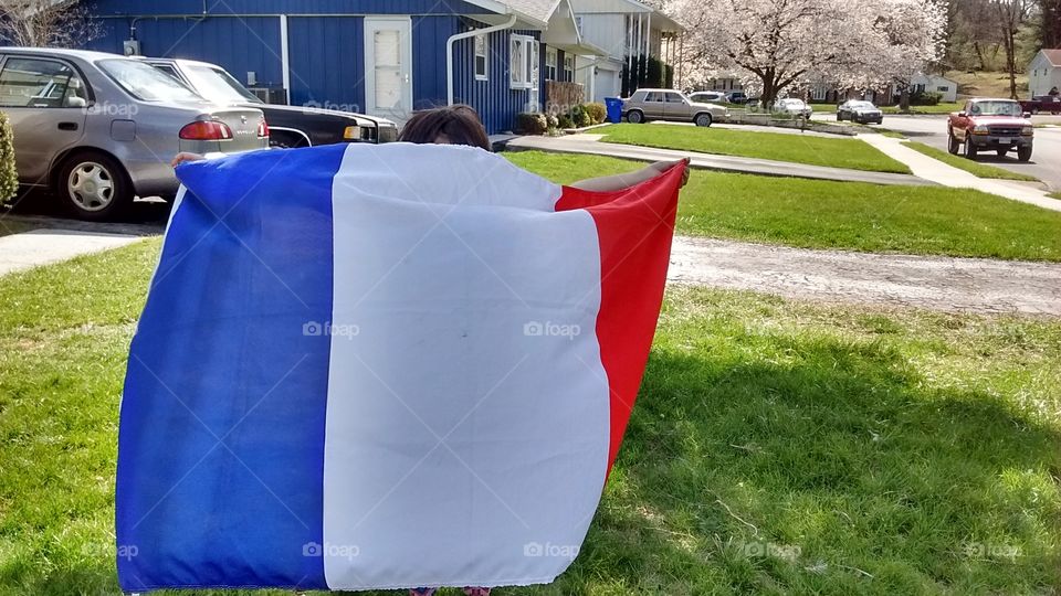 ooh la la - jaune fille! says the French flag