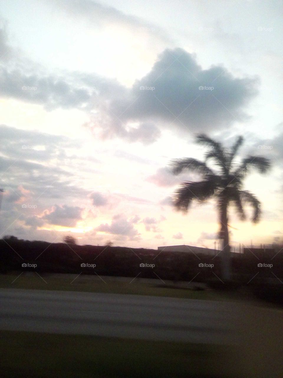 this was a pleasure for me to look up in the sky an to see the must beautiful pictures an I have to take a moment to have a great picture  of this moment.