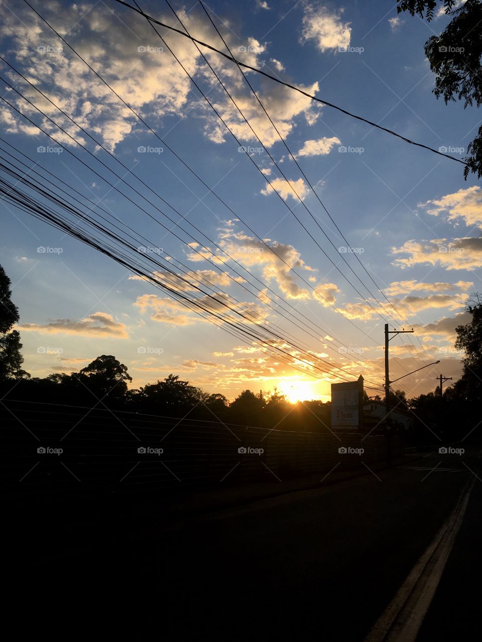 #NOFilter - 
🌄#Entardecer que nos traz motivação!
Como não se inspirar com a beleza da #natureza? 
📸 
#fotografia #sol #sun #sky #céu #nature #horizonte #paisagem #landscape #inspiração #mobgrafia #XôStress
#FotografiaÉNossoHobby 