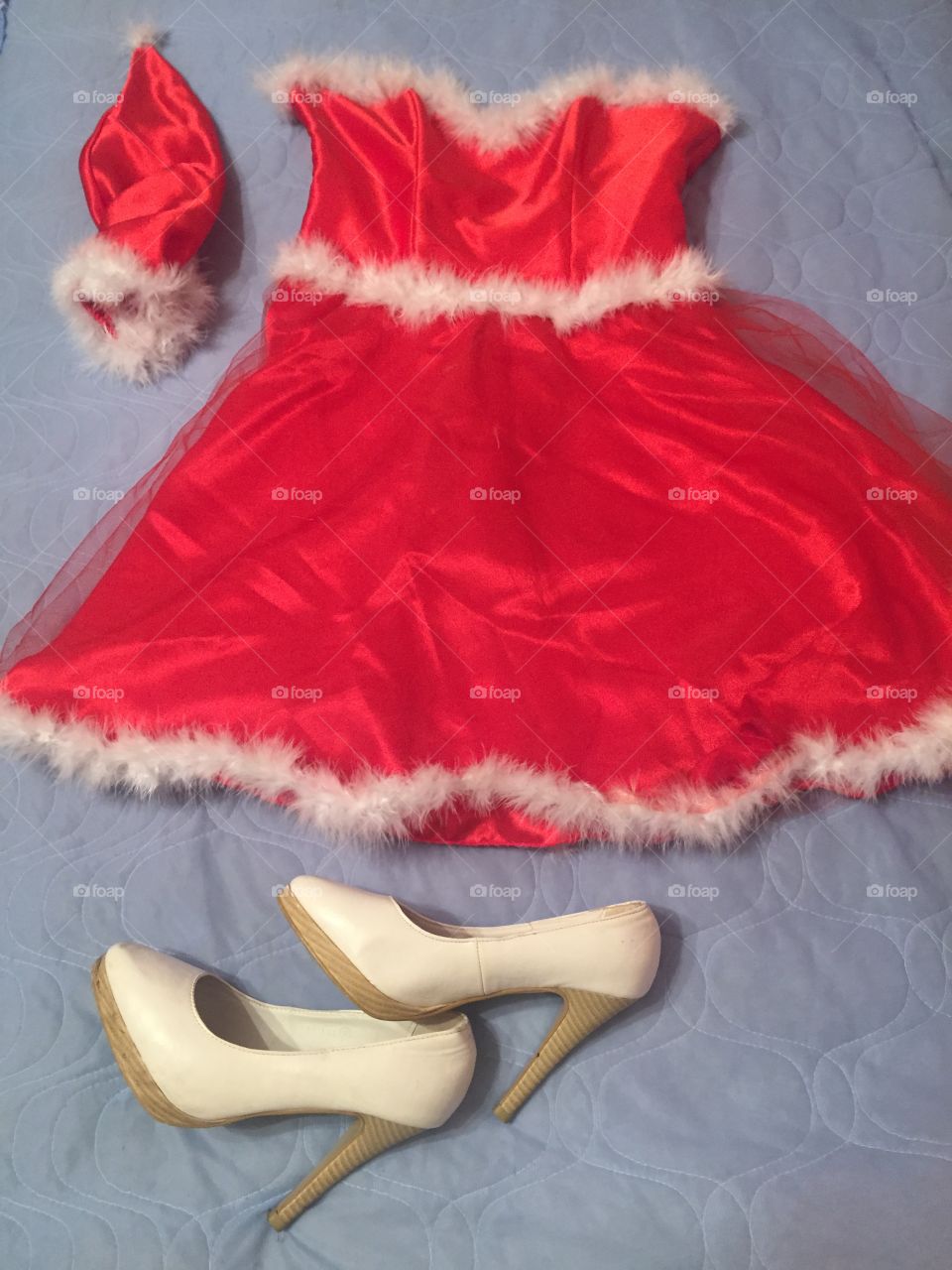 Christmas dress,hat with high-heel white shoes