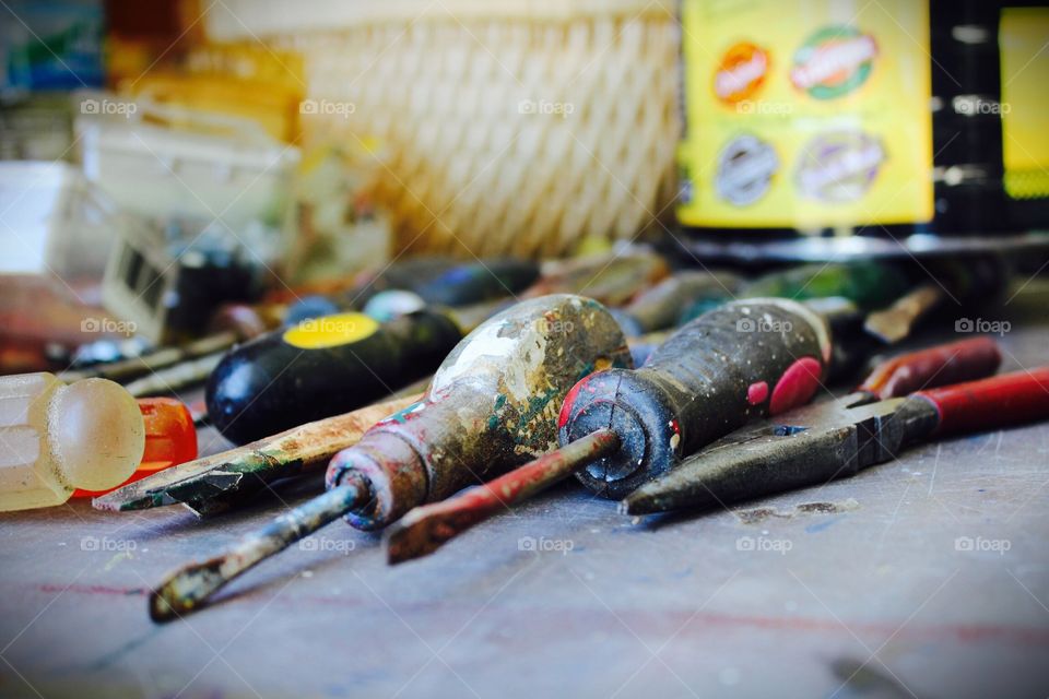 Workshop table with a row of screwdrivers and other shop items