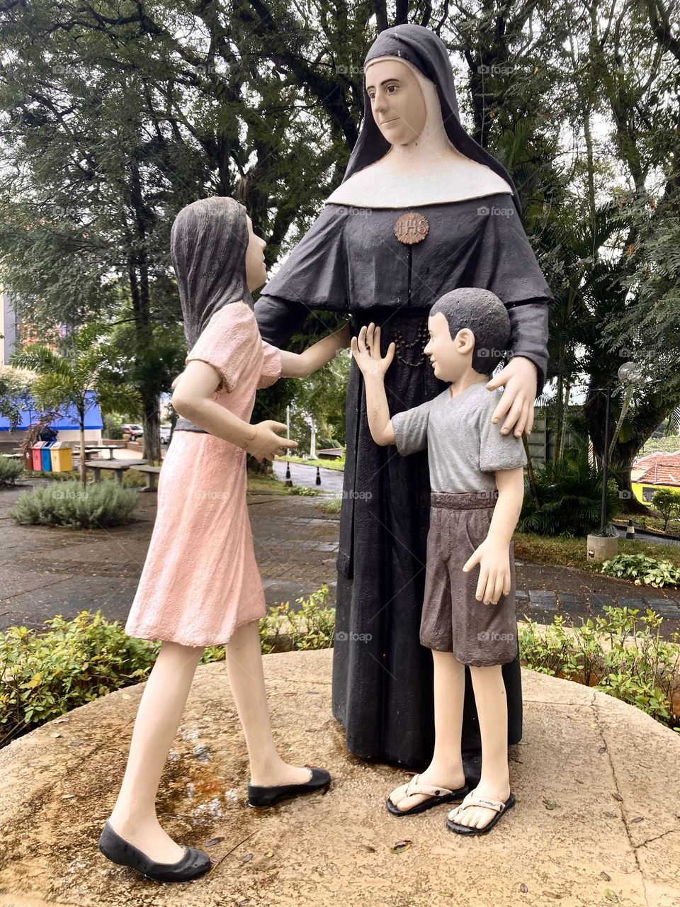 Santa Candida - a Catholic nun who was canonized by the Church for serving and loving others. / Santa Cândida - uma freira católica que foi canonizada pela Igreja por servir e amar o próximo. 