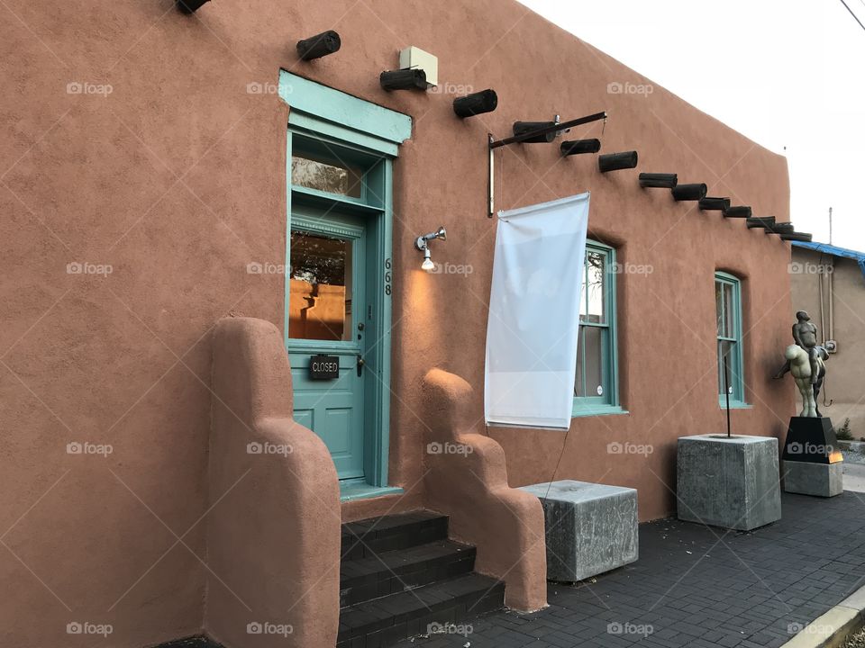 Adobe architecture (art gallery) along Canyon Road in Santa Fe, New Mexico
