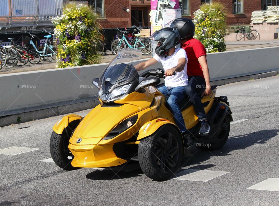 Commute together with friend