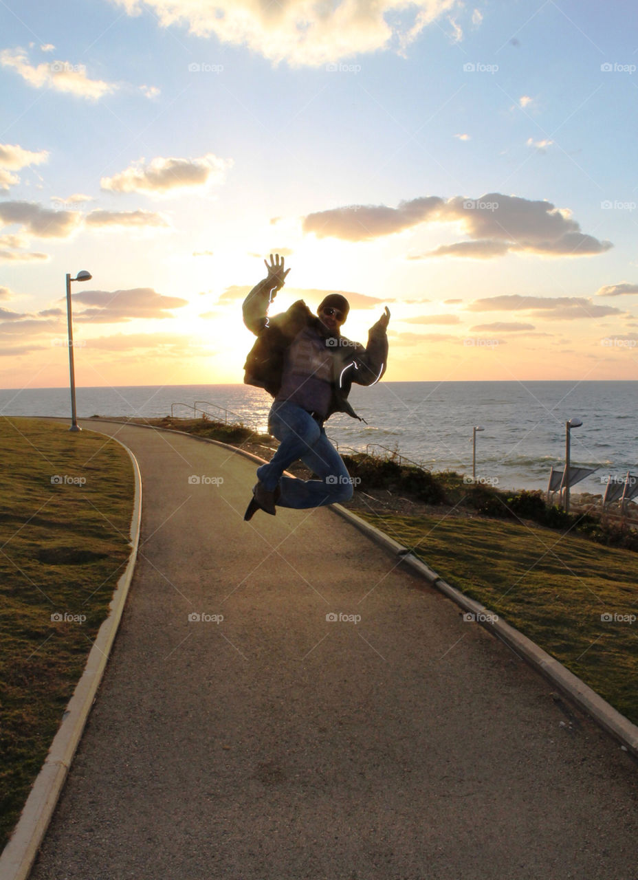 ocean sky happy people by joyahappywalls