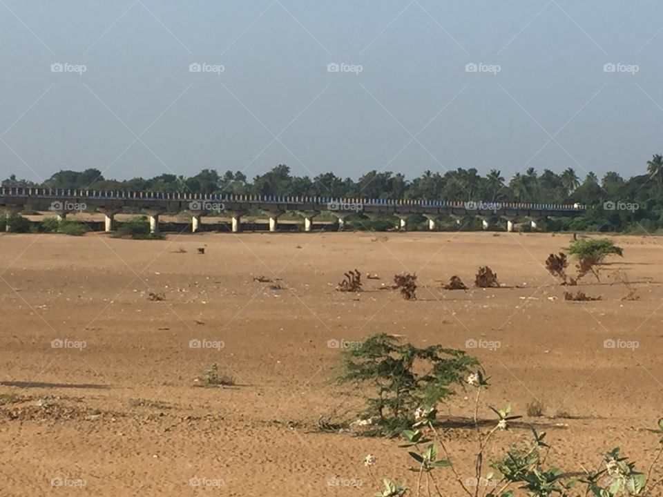 Easy to walk the bridge Side 