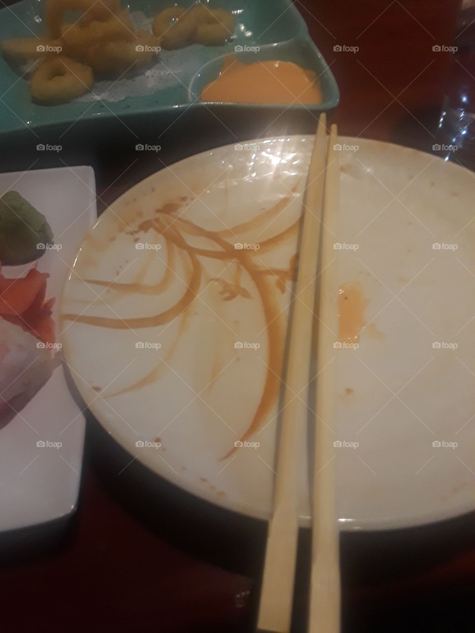 beautiful plate & chopsticks ready to (sushi) roll