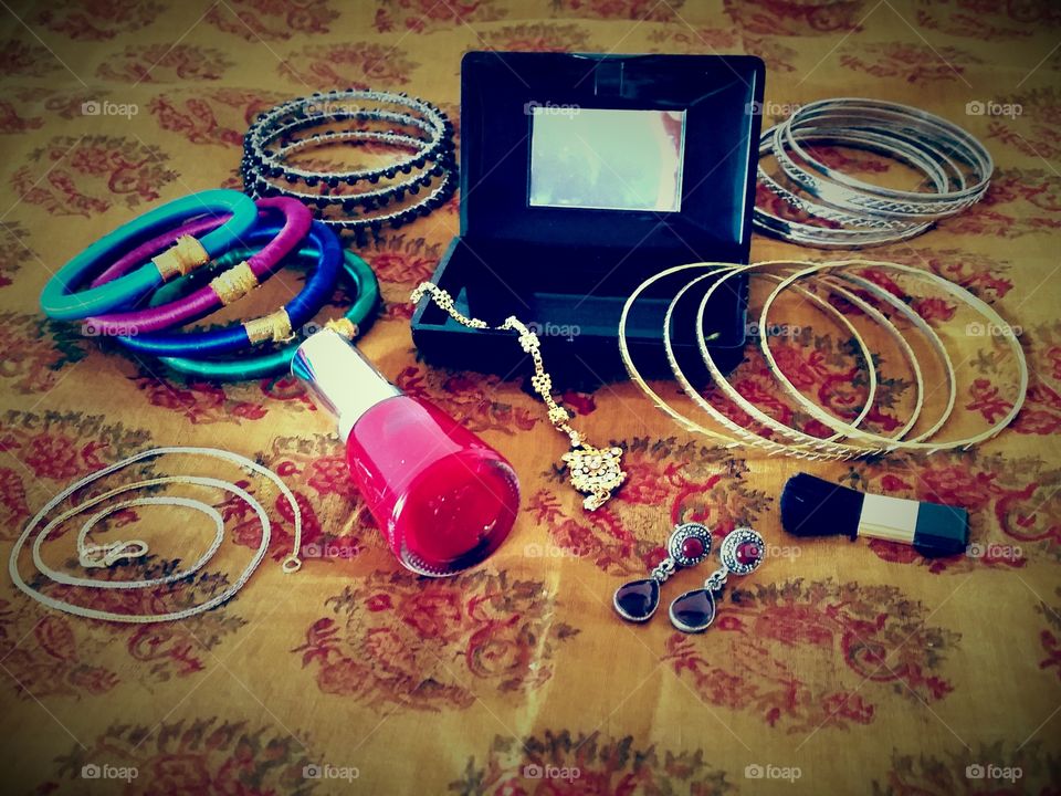 Bangles, earing, chain, gold, cosmetics, colorful