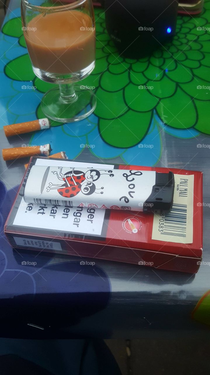 ciggarettes and lighter