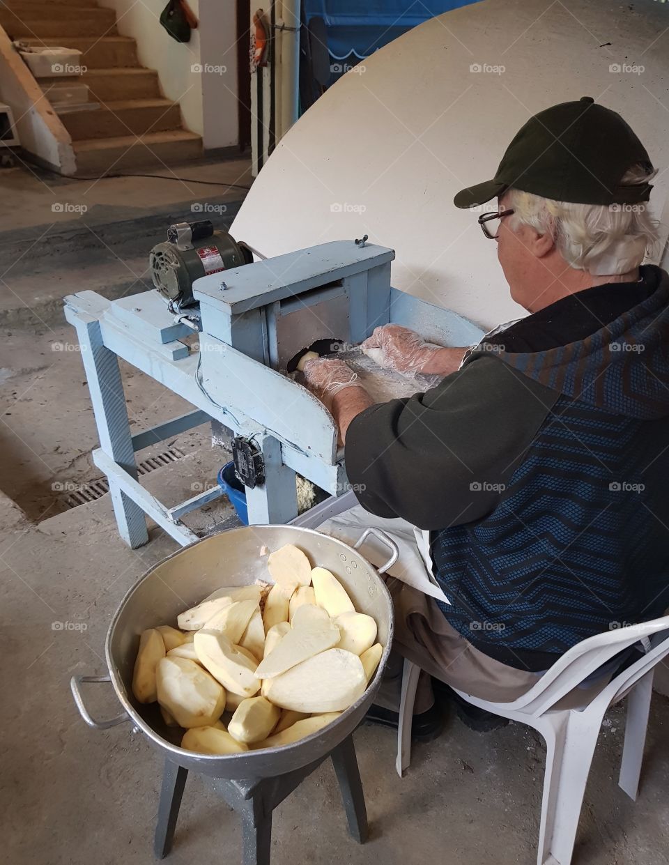 Milling cassava to make bread