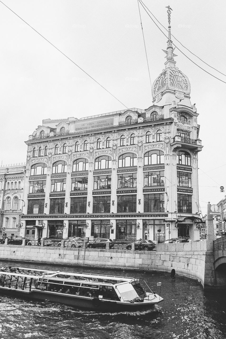 Beautiful city view with great architecture and river 