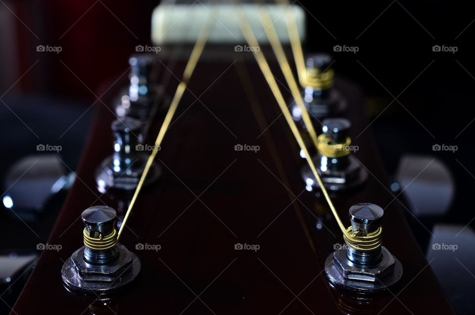 Guitar tuning peg
