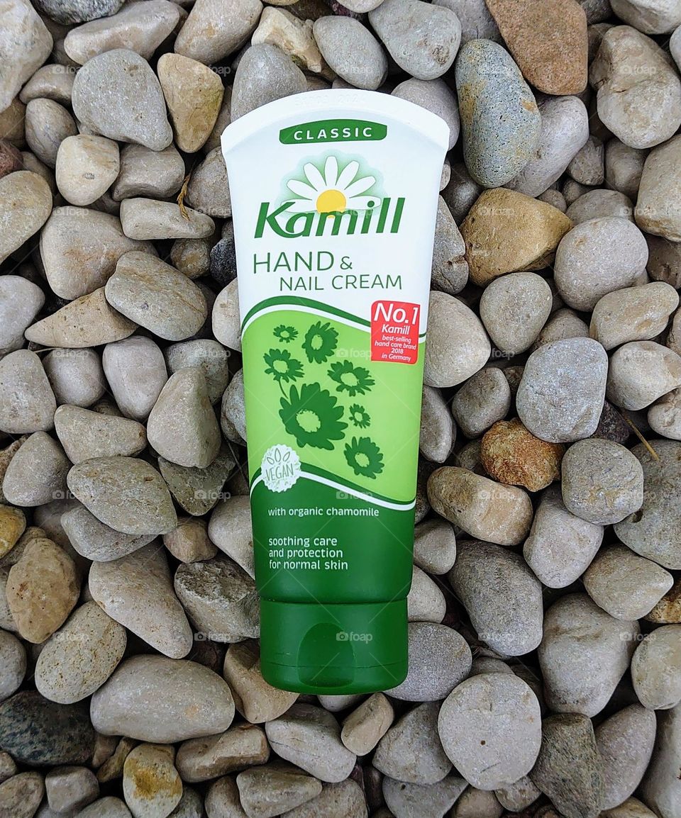 Hand care🌼 Kamill🌼 Always use hand cream even when gardening💚🤍 Hand and nail cream 💚🌼🤍