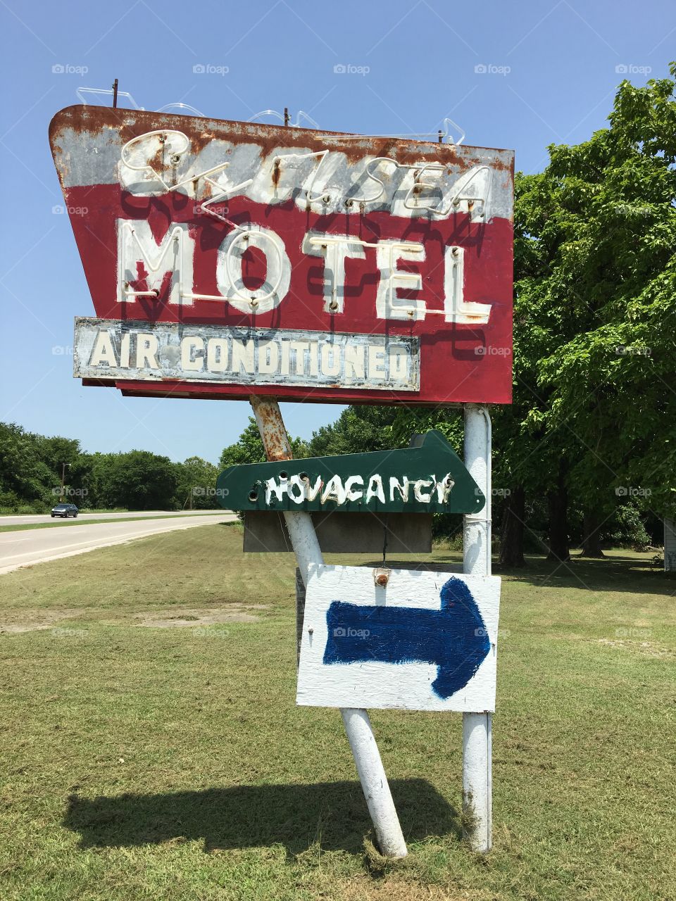 Old Chelsea neon sign on Route 66