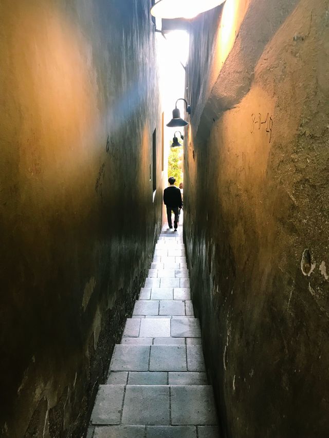 This is a small aisle but inside there is a restaurant, I think it's a bit special. I chose to enjoy 1 cup of coffee here , It is next to it Franz Kafka museum 