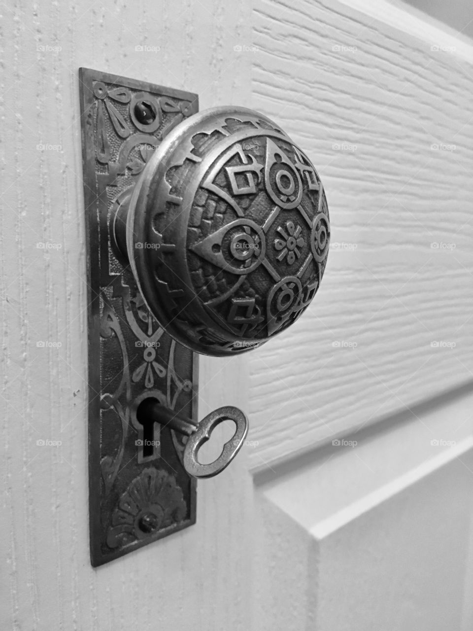 Door knob black and white 