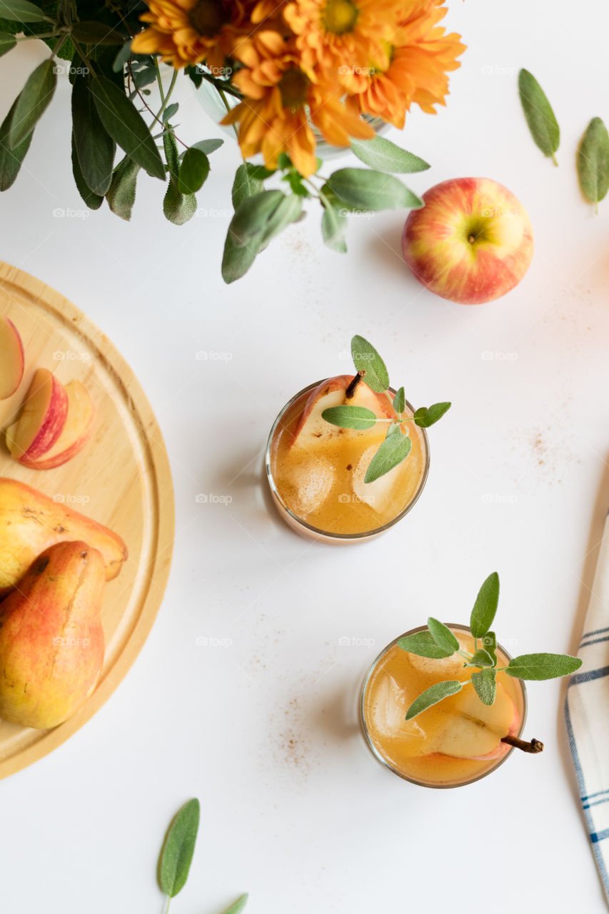 Apple cider cocktail