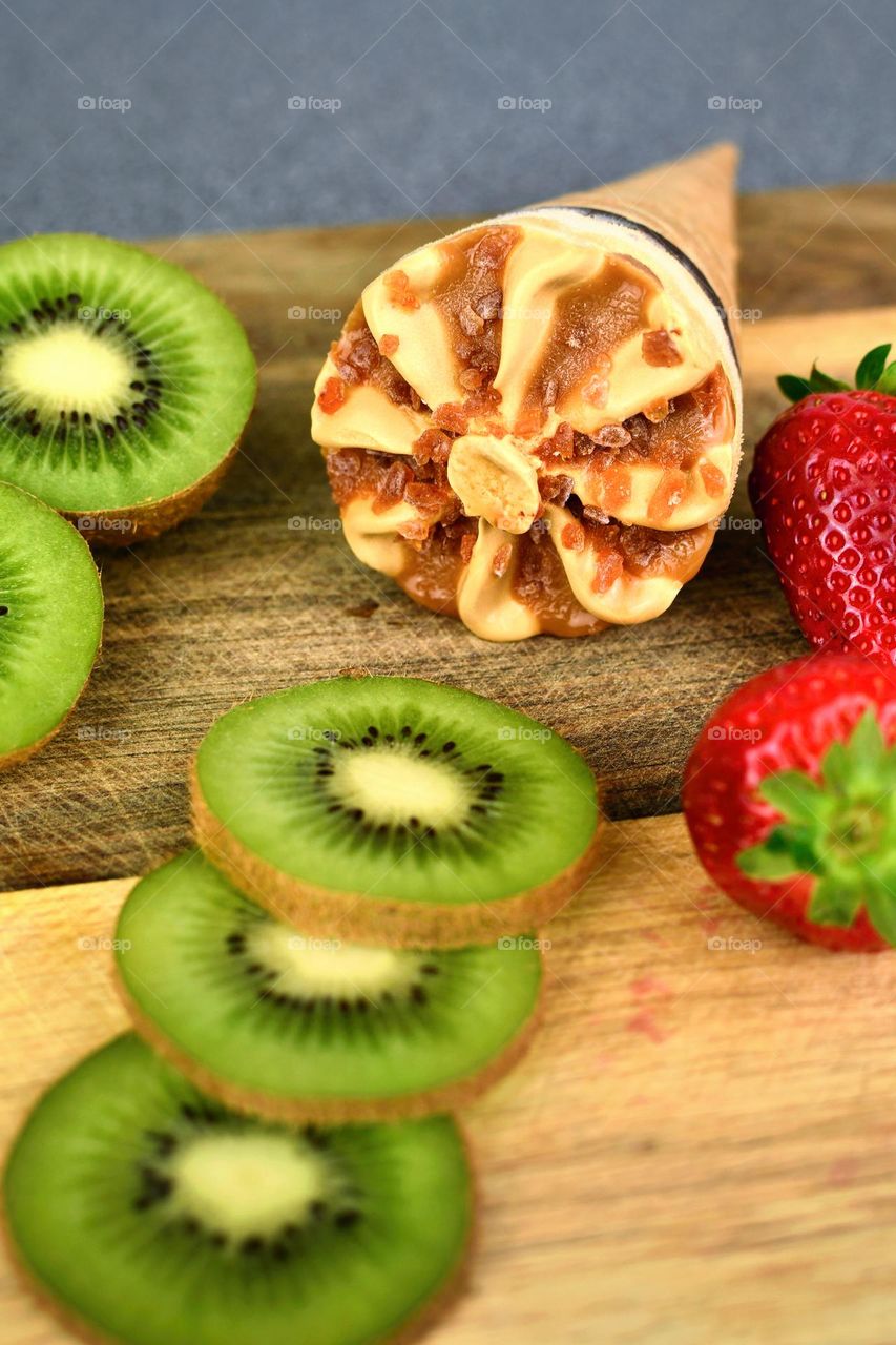 Closeup shot of strawberries, kiwis and ice-cream