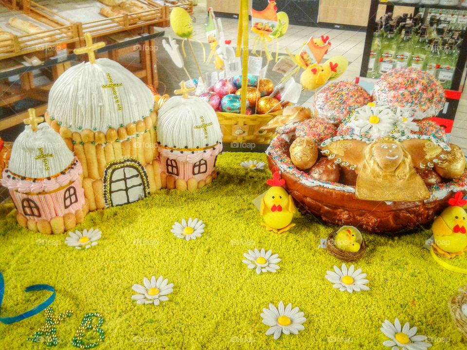 Easter. Easter cake and eggs. Easter decoration