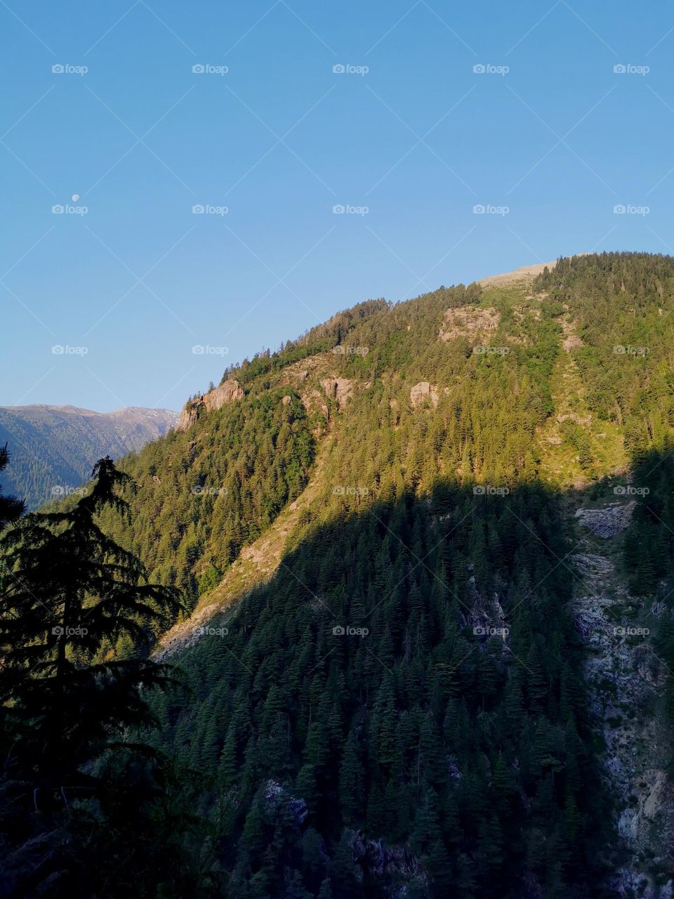 Sunrise in hight of himalayan mountain ranges