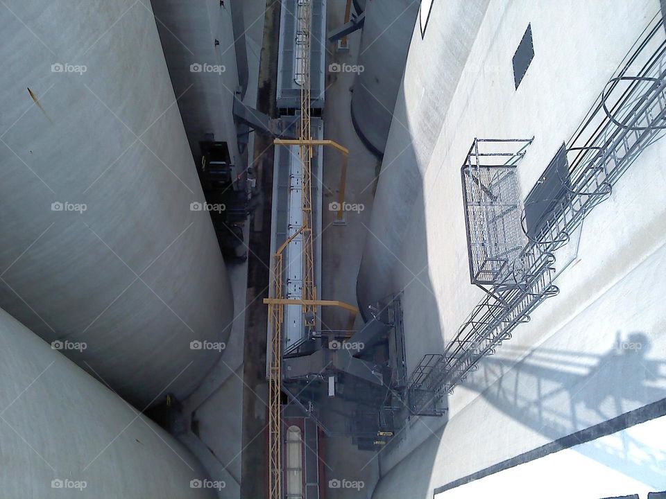 Grain elevator shaft