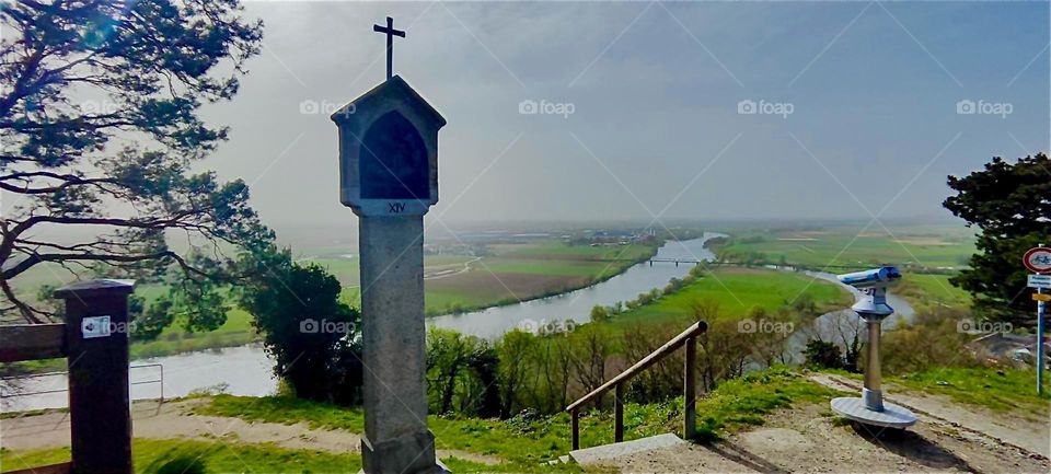 This sign indicates the top of the “Bogenberg”, a small mountain in the vicinity of the township of “Bogen”. The local church is a pilgrimage church and stations of the life of “Jesus” are illustrated along the way. 2024. Hypnotic Productions