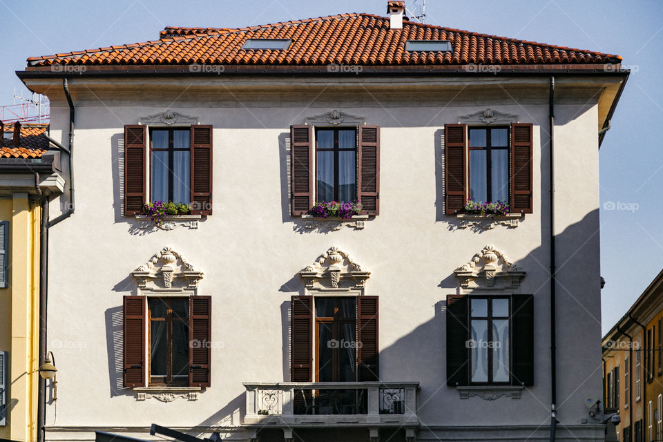 Lago Como no norte da Itália é um lugar lindo para se conhecer na Europa, com paisagens incríveis!