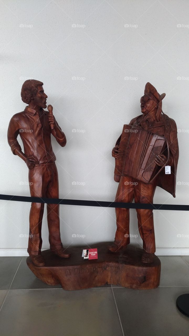 Luiz Gonzaga e Gonzaguinha, esculpidos em madeira, Centro de Artesanato de Pernambuco - Recife - PE