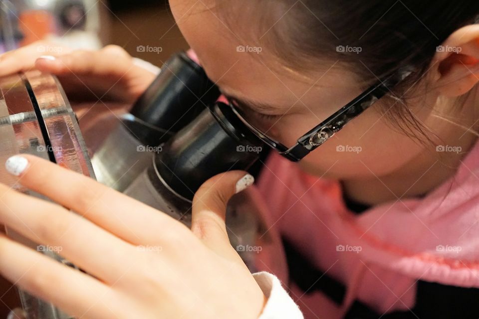 Girl and microscope 