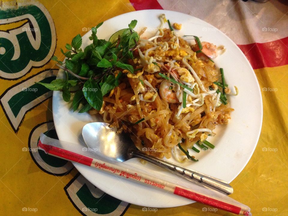 Pad Thai Goong Sod
(Fried noodle with shrimp and egg)