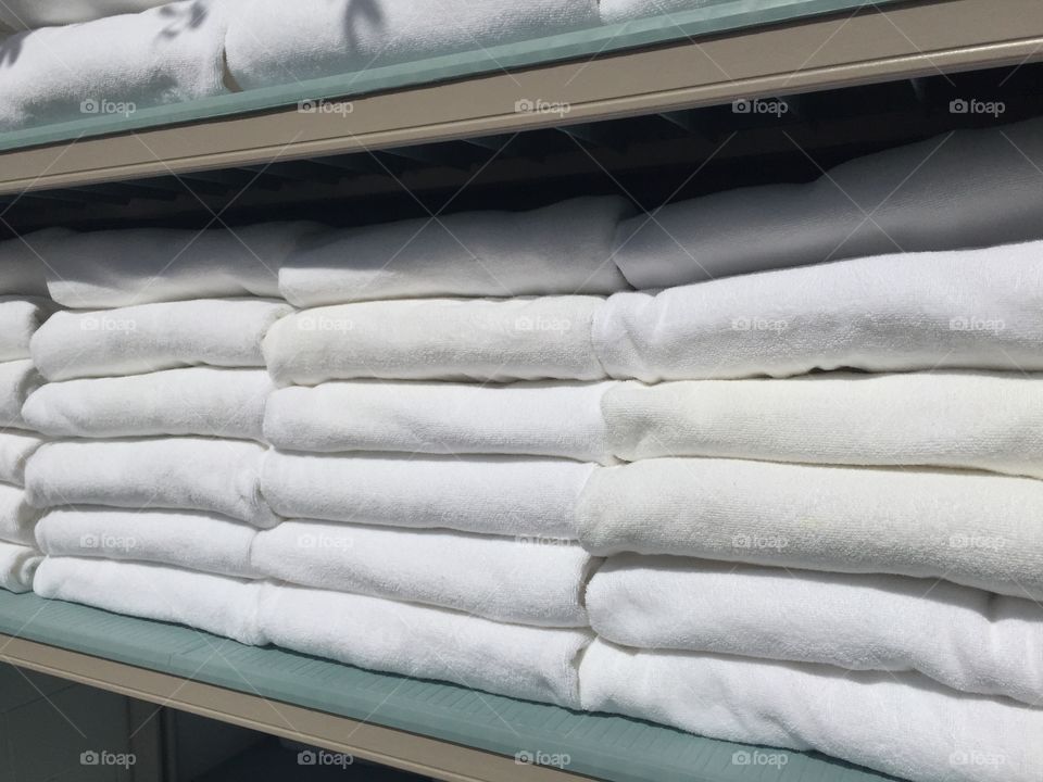 Towel shelf 