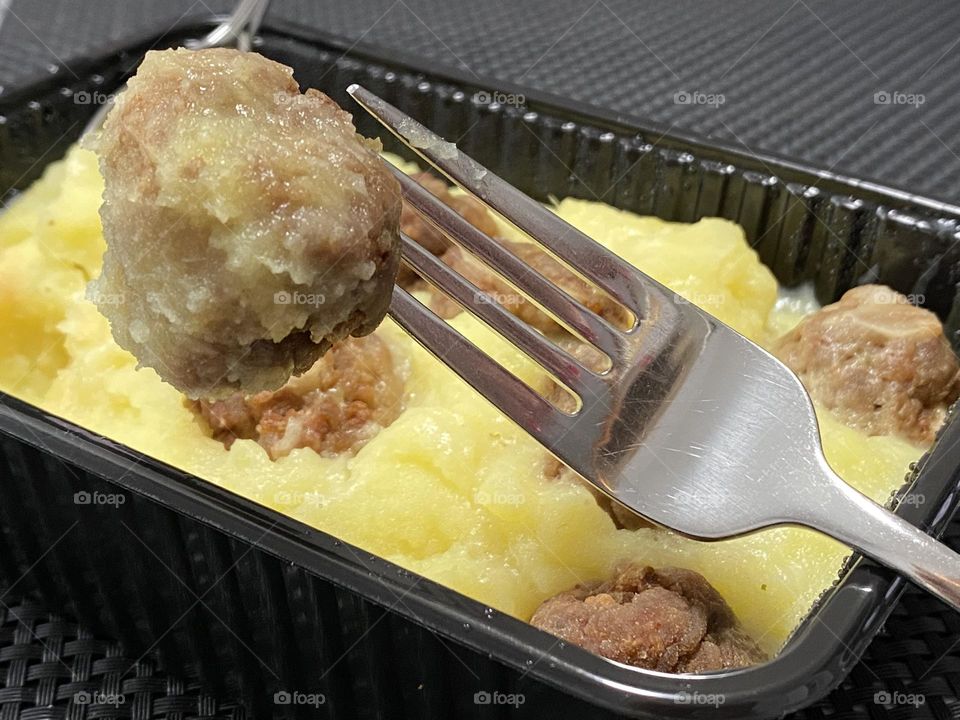 Meatballs on fork 