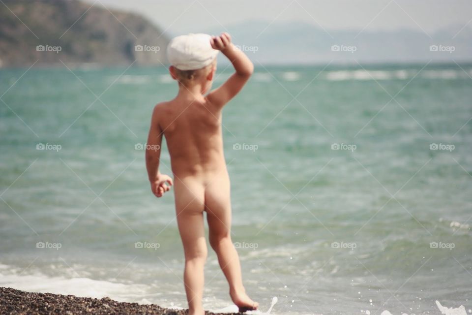 Naked kid at the beach