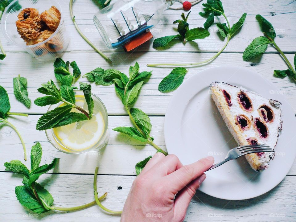 cake, lemonade in a glass and mint leaves