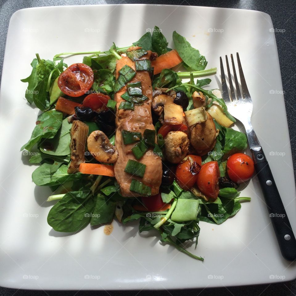A delicate bed of baby spinach and young arugula topped with chargrilled globe artichokes, cherry tomatoes and teriyaki salmon steak. All gently teased with a light balsamic drizzle.  