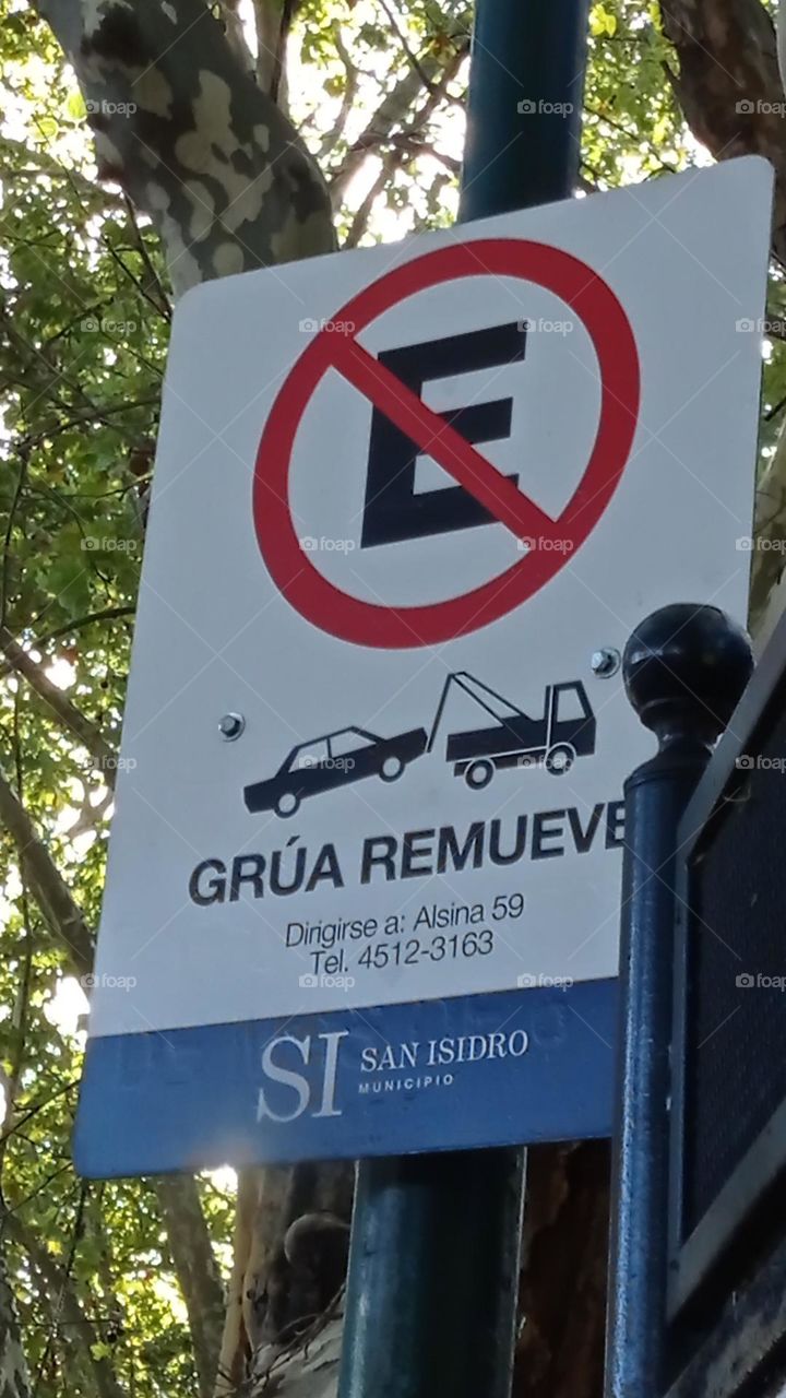 No Parking / Prohibido estacionar