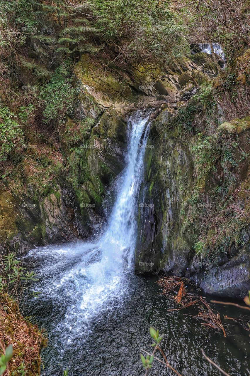 Waterfall at Devils Pulpit 