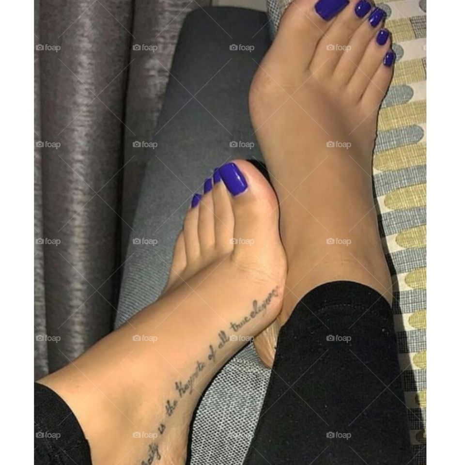 I love to get my toes done I think I'm obsessed with it but you should be too because they're definitely suckable lol