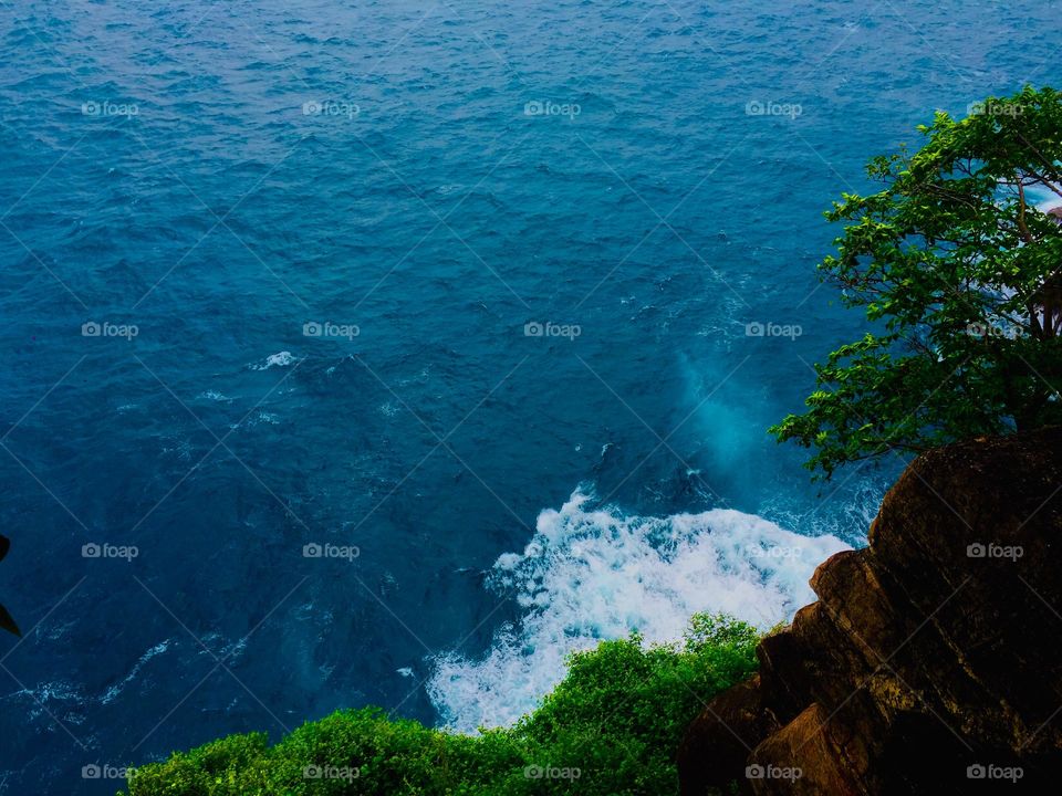 The major sources of bubbles in the upper ocean are the entrapment of air within the flow associated with breaking waves and with rain impacting on the sea surface. 