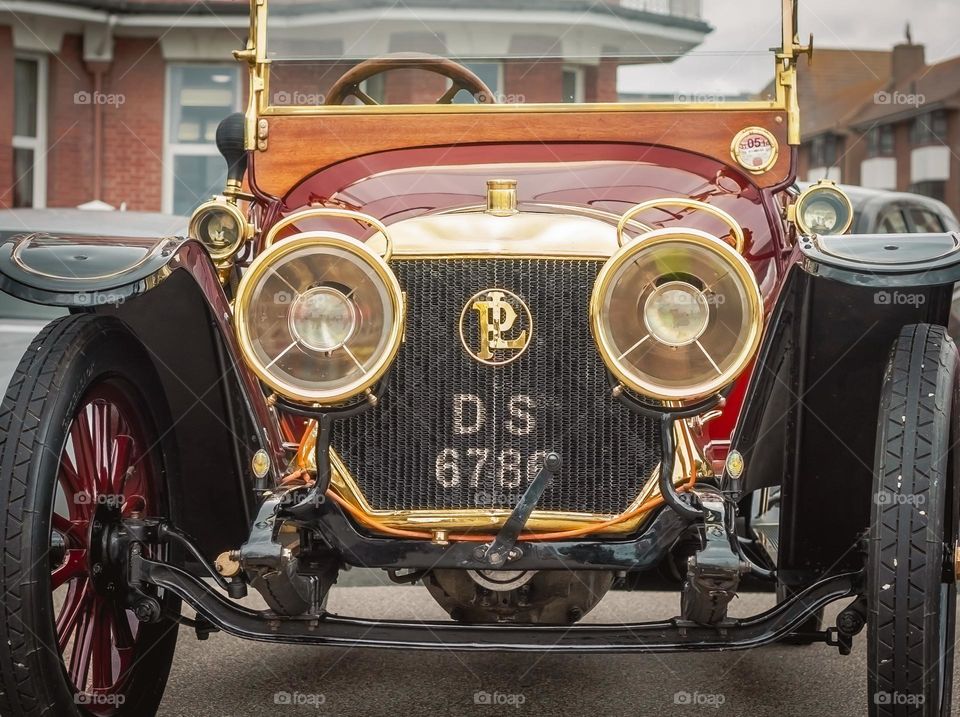 A Panhard & Levassor classic car in red and wood