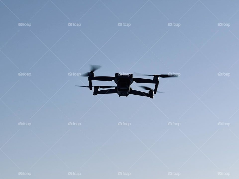 Квадрокоптер в полете 