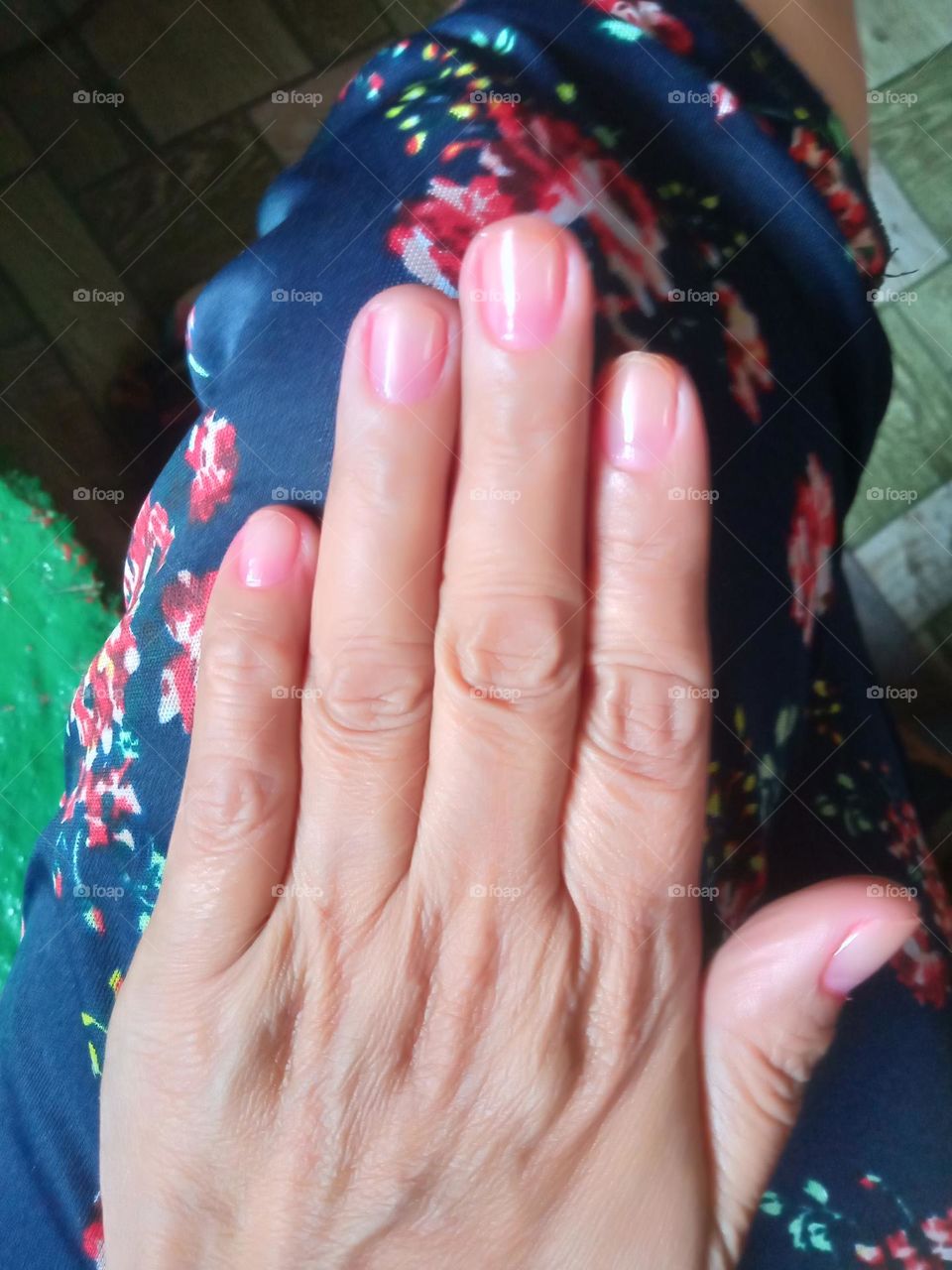 JUST A SIMPLE COLORLESS MANICURE,