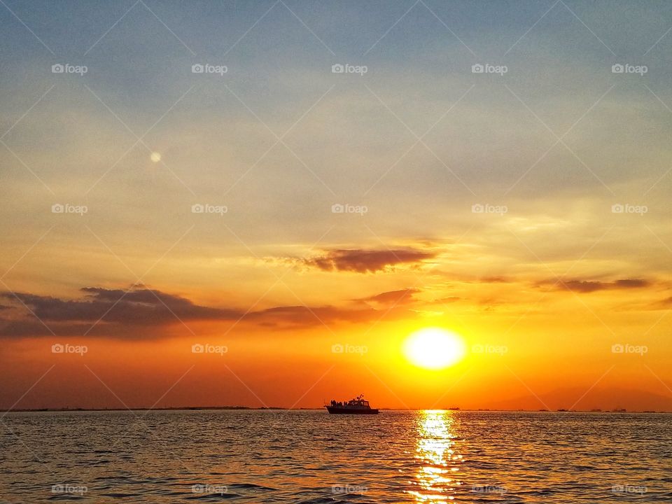 When I admire the wonders of a sunset or the beauty of the moon, my soul expands in the worship of the creator.
-Mahatma Gandhi

#sunset #sunsetquotes #mahatmagandhi #sea #sun #manilabay #sunsetinmanilabay #wonders #creation #beautiful #wheninmanila